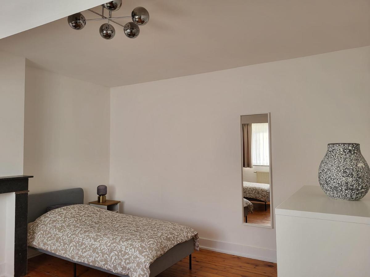 Brussels Bed & Blockchain Private Rooms With Shared Bathroom Etterbeek Extérieur photo