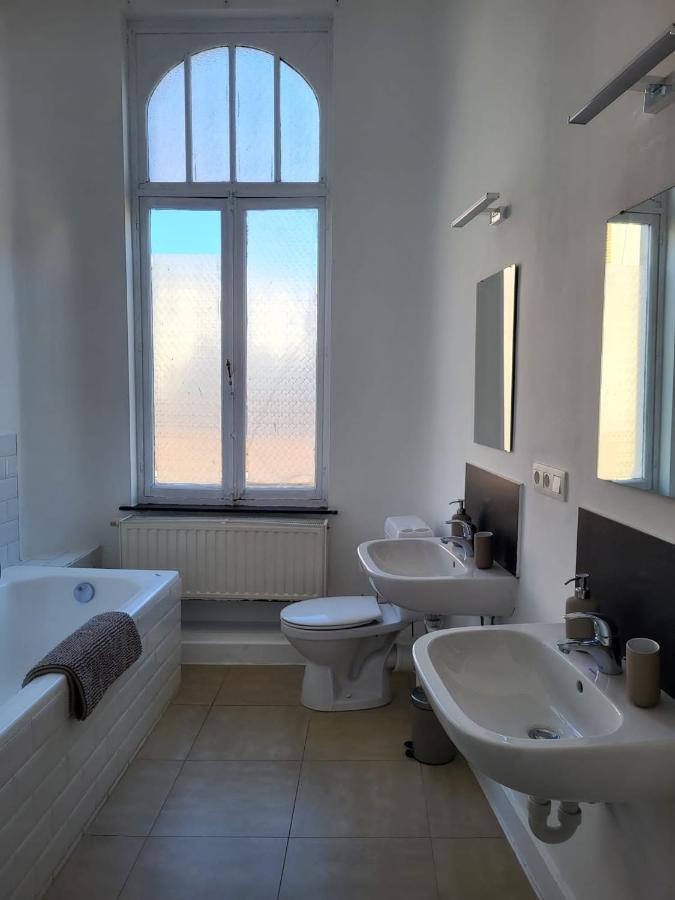 Brussels Bed & Blockchain Private Rooms With Shared Bathroom Etterbeek Extérieur photo