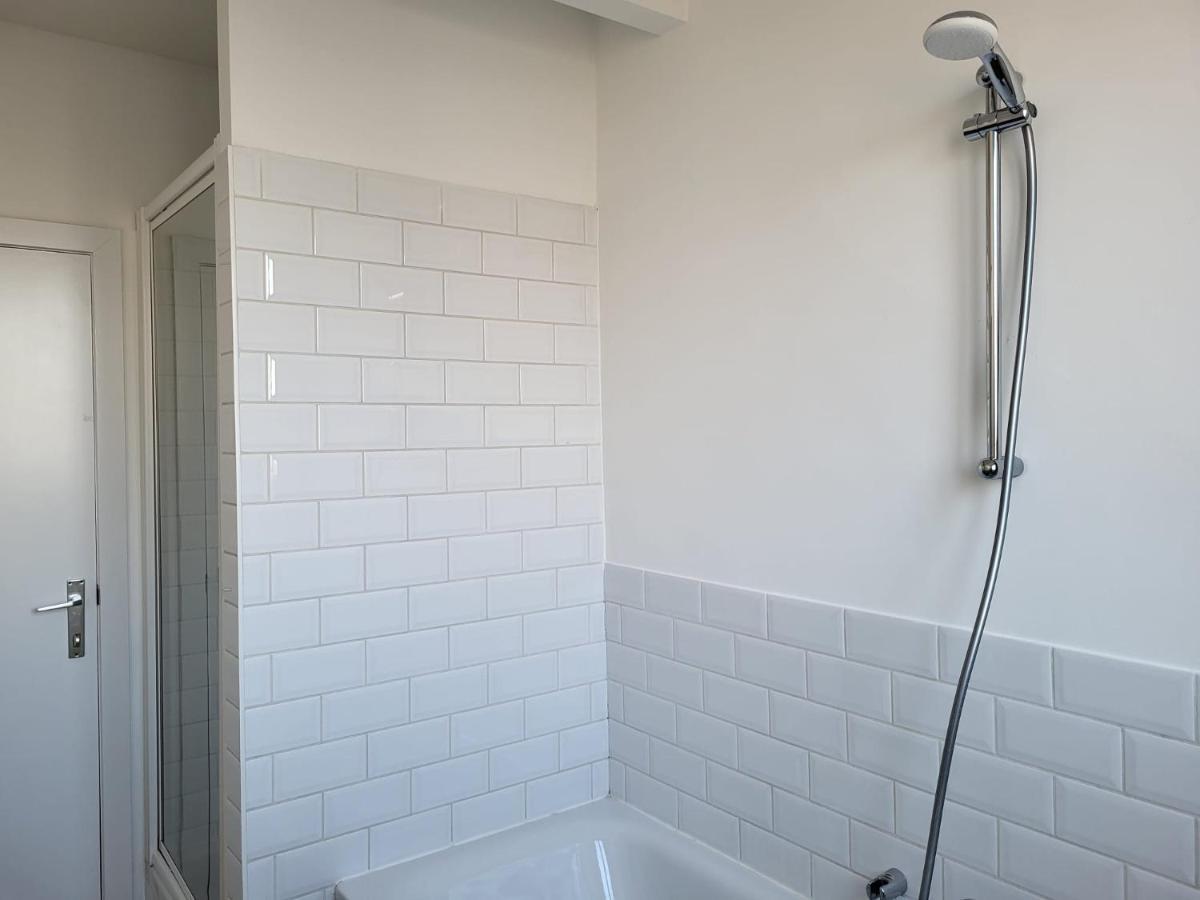 Brussels Bed & Blockchain Private Rooms With Shared Bathroom Etterbeek Extérieur photo