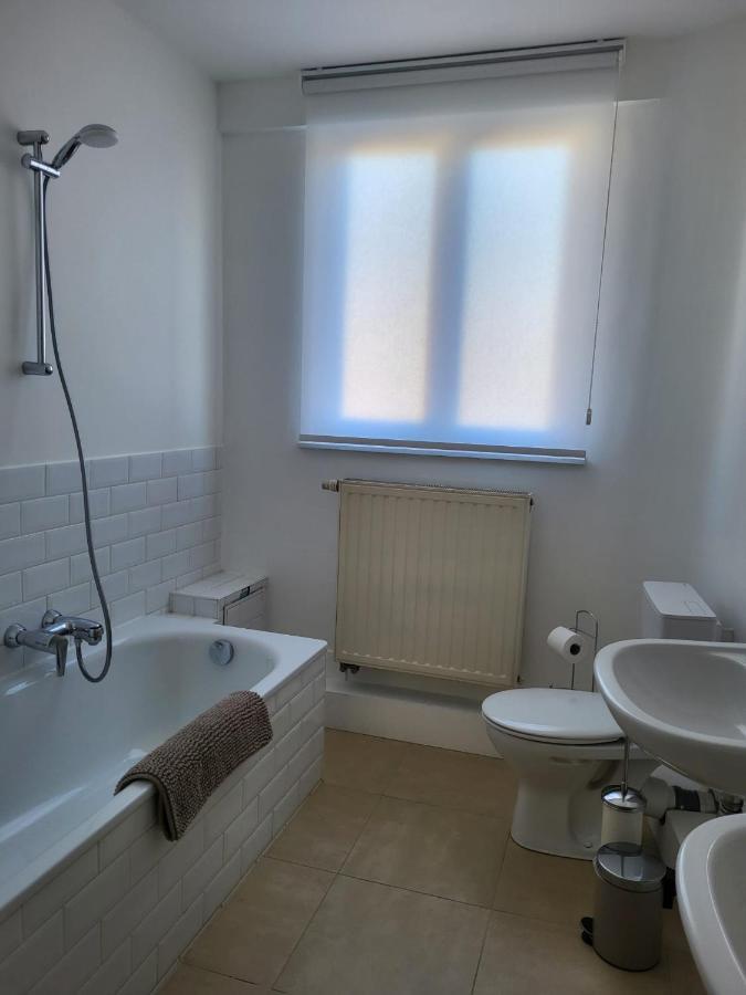 Brussels Bed & Blockchain Private Rooms With Shared Bathroom Etterbeek Extérieur photo
